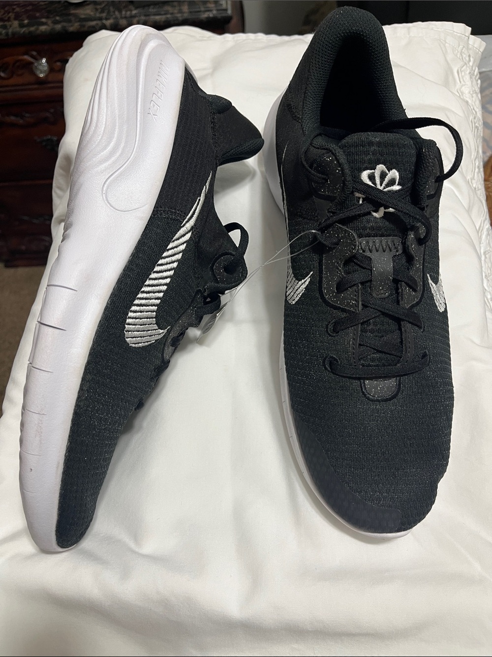 Nike Flex Men’s Black and White Athletic Shoes Sz 13 NWTs